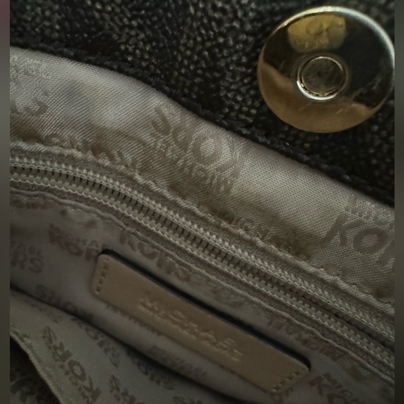Micheal Kors Crossbody bag - Picture 13 of 14